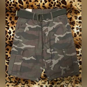 Levi’s camo cargo shorts men’s size 31 new